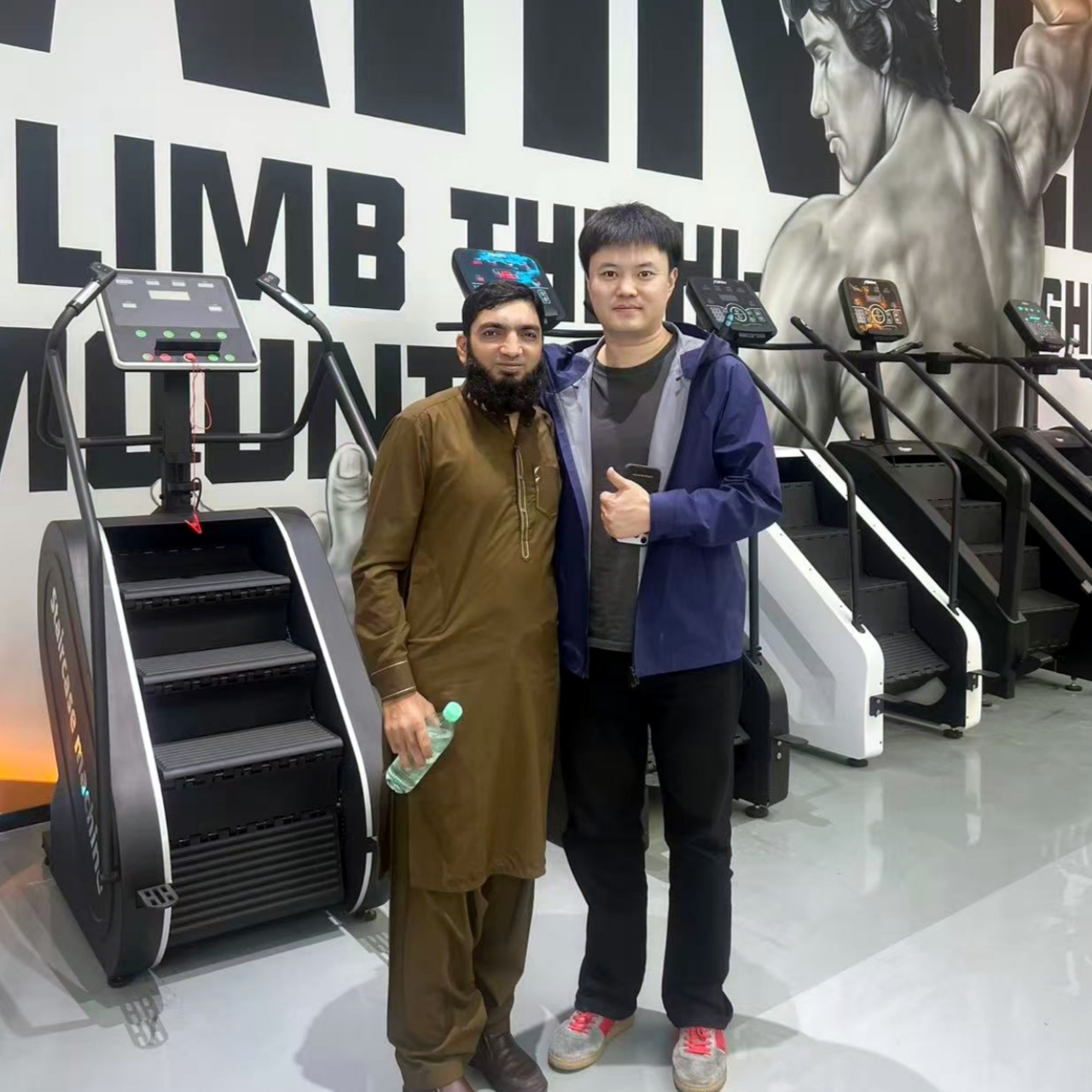 yingruis Fitness Equipment Technology Co., Ltd. успешно завърши поръчката на 30 извити бягащи пътеки за клиенти от Пакистан